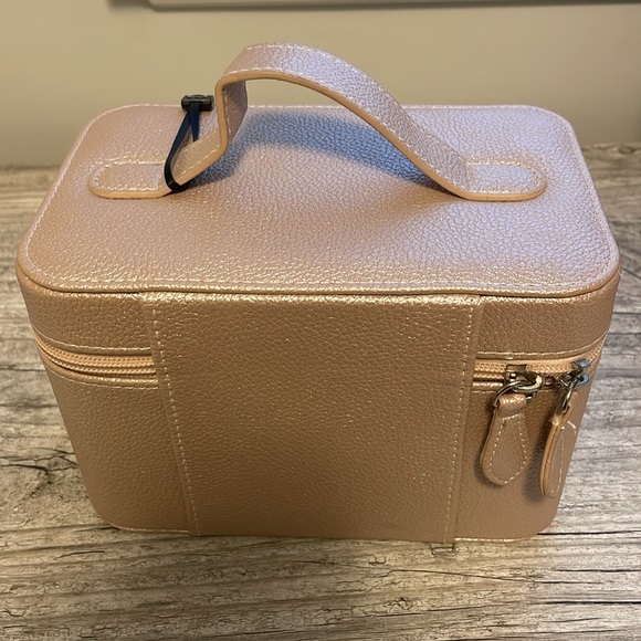 NWT Alison Sheri Makeup Box - Picture 2 of 5